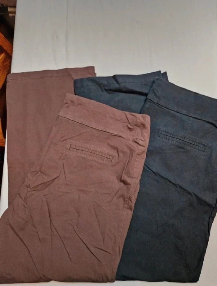 Lot de 2 pantalons de grossesse.