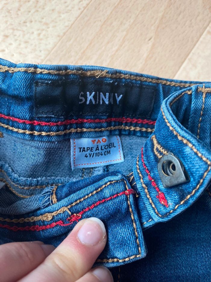 2 jeans tape à l’œil - photo numéro 2