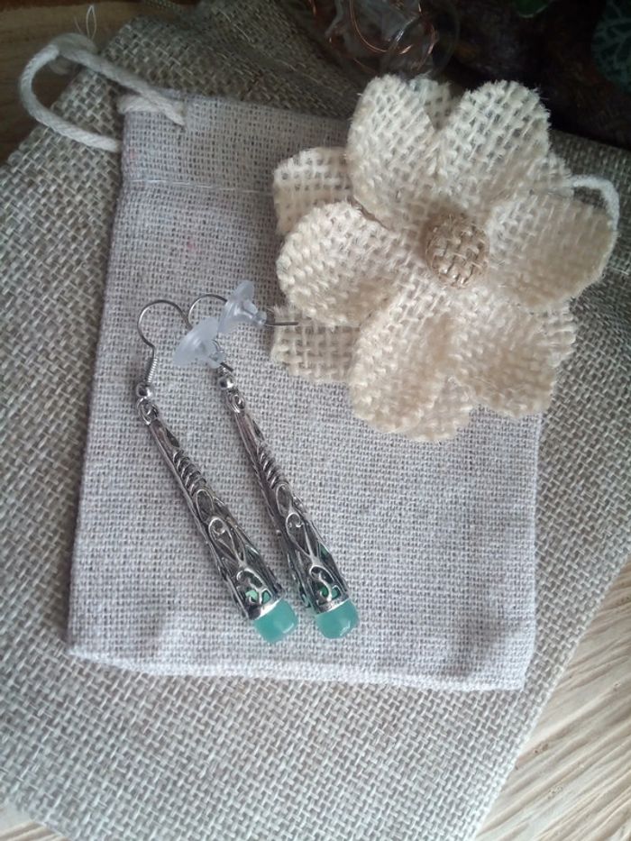 Boucles d'oreilles avec pierres de calcédoine verte