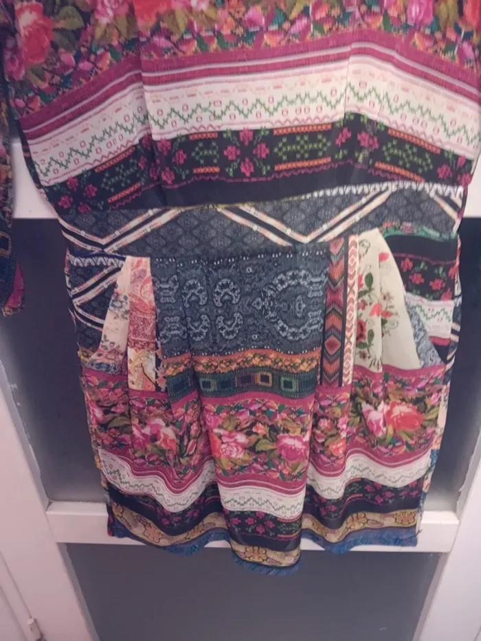 Robe  taille S bohème Mango fleurs multicolores manches 3/4 - photo numéro 2