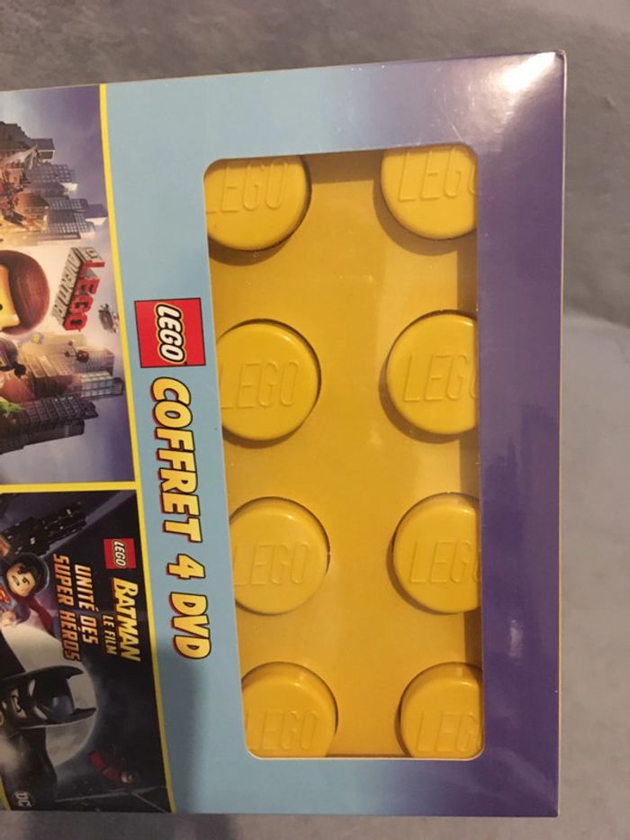 Coffret lego lunch box + 4 dvd (batman, scooby doo, lego la grande aventure et Friends pop star - photo numéro 5