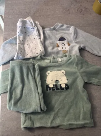 Lot 2 pyjama 12 mois