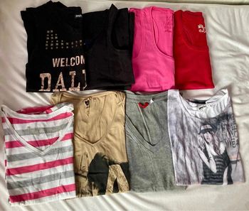 Lot taille S 4 t-shirts + 4 débardeurs