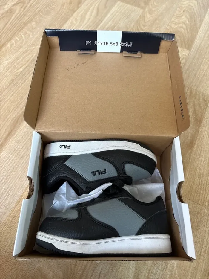 Chaussure Fila taille 26 - photo numéro 8