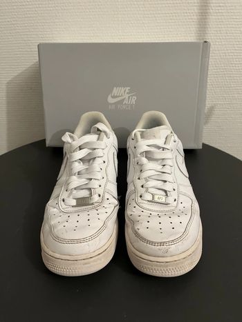 Baskets blanches Nike Air Force1 pointure 40.5