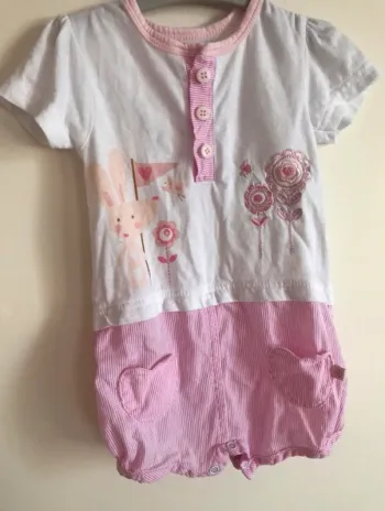 Barboteuse 6 mois neuve Jamais porté juste lavé