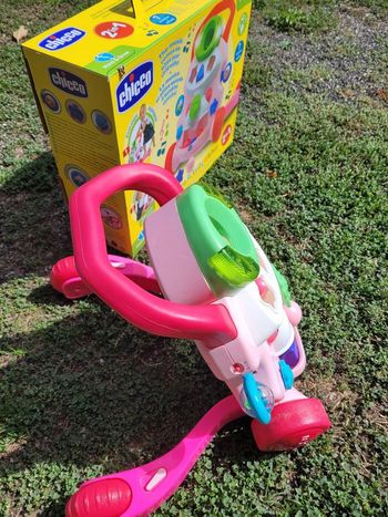 Trotteur bébé fille