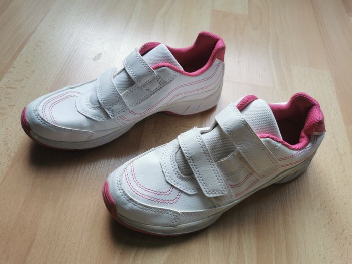 BASKETS FILLE T35 NEUVES - photo numéro 2