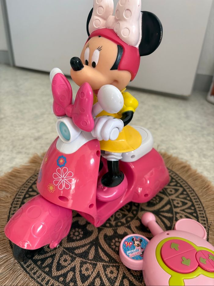 Scooter télécommandé Minnie Disney
