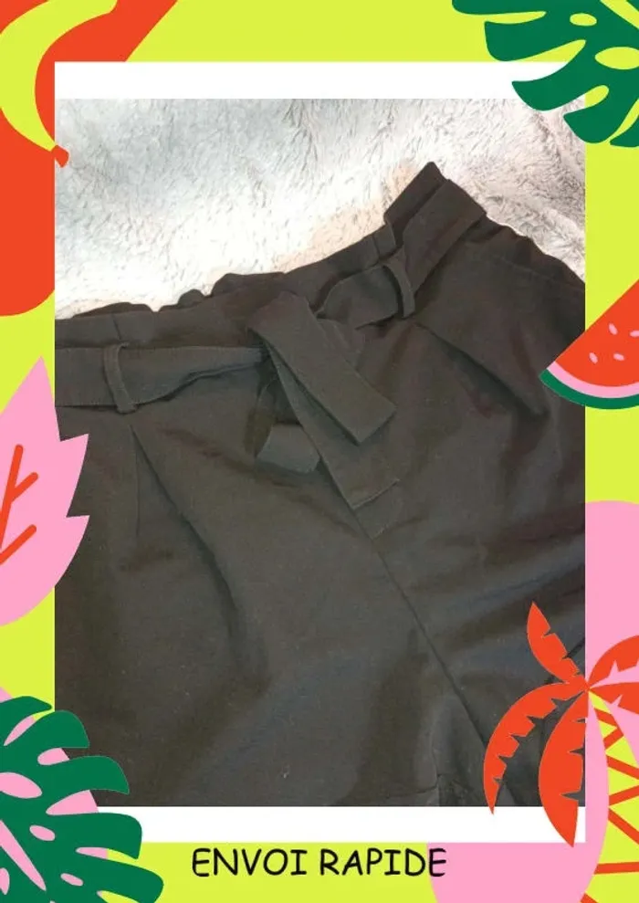 Jolie short noir avec bande jaune - photo numéro 3