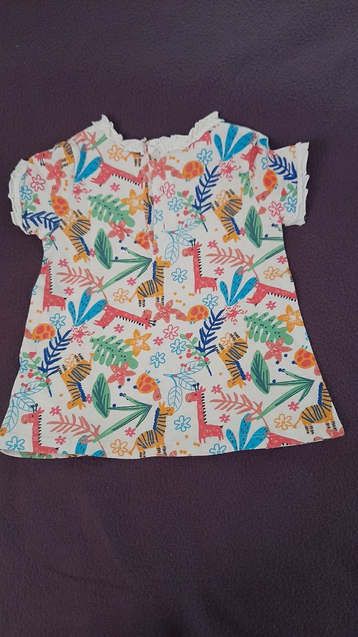 Ensemble 2 pièces  T-shirt manches courtes et legging. Taille 12 mois . - photo numéro 4