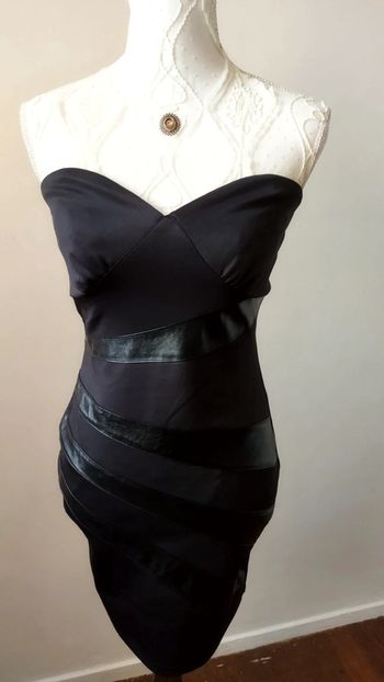 #aline11052405-robe noir avec ou sans bretelles simili cuir