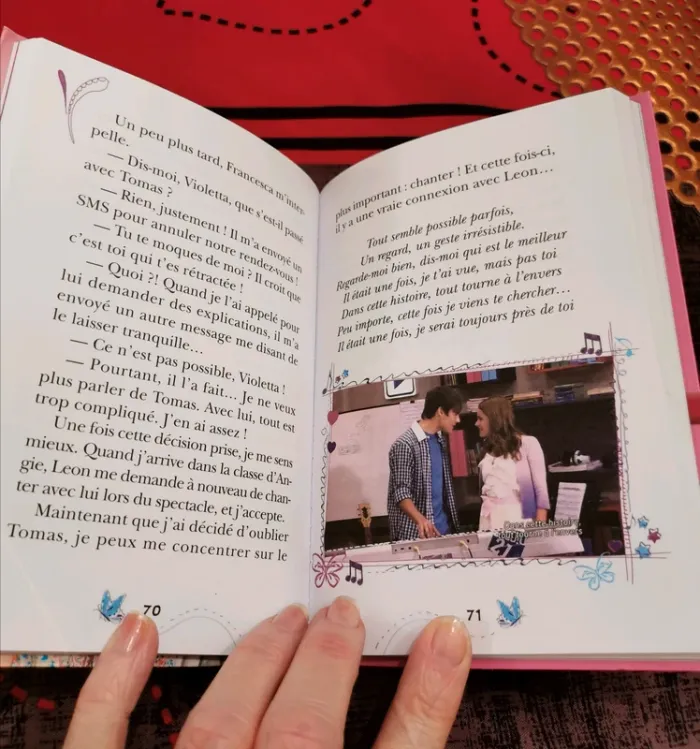 Livre Disney Violetta bibliothèque rose - photo numéro 3