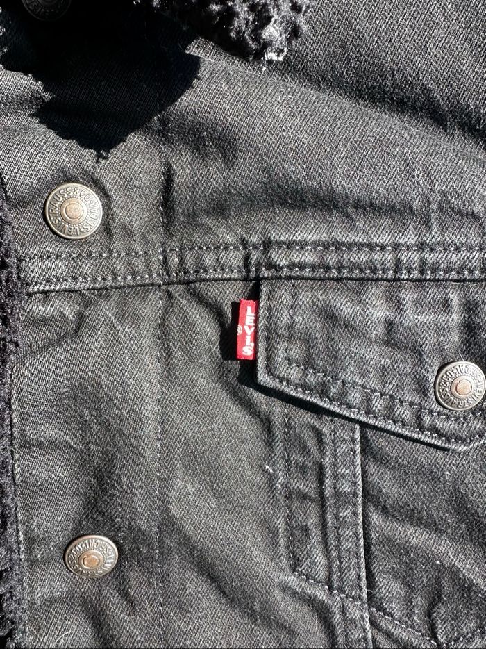 Veste en jean Levi's Sherpa noire taille M  🧥 - photo numéro 3