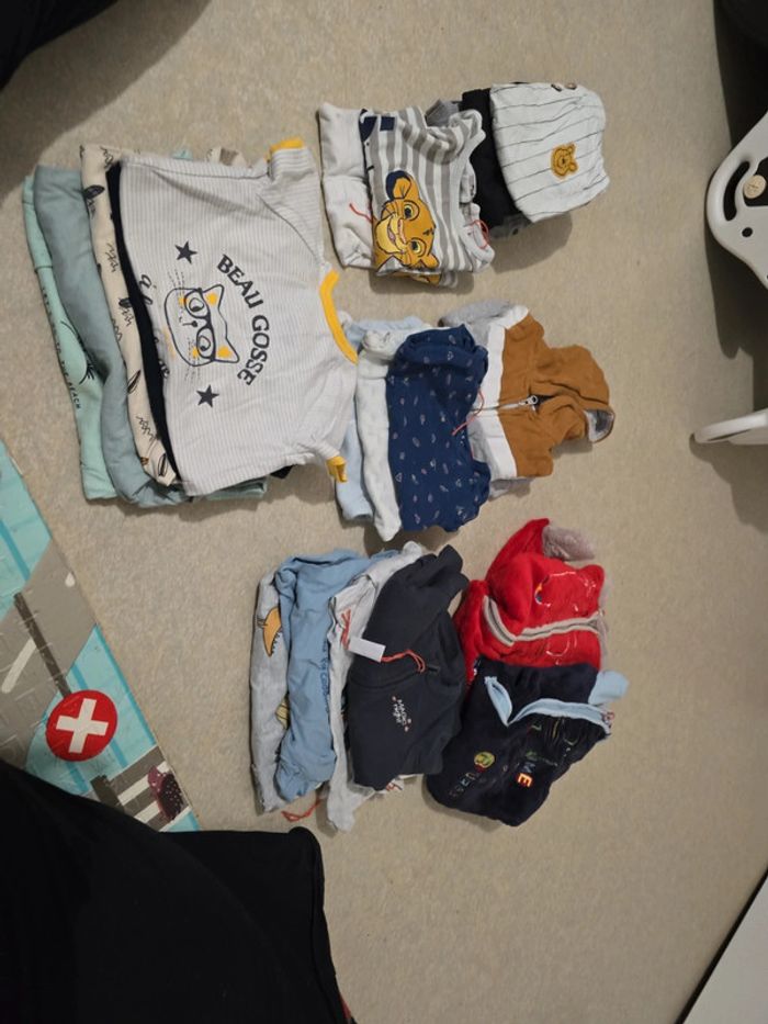 Lot de vetements 6 mois (19 pieces)