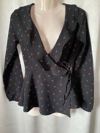 Tunique cache coeur noir imprimé de roses rouge S Jennyfer