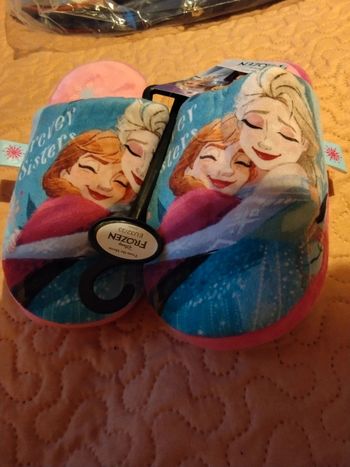 Pantoufles Disney . Reine des neiges. licence.
