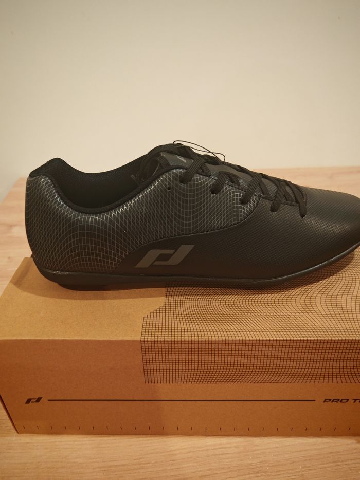 Chaussures de football homme taille 46 - photo numéro 4