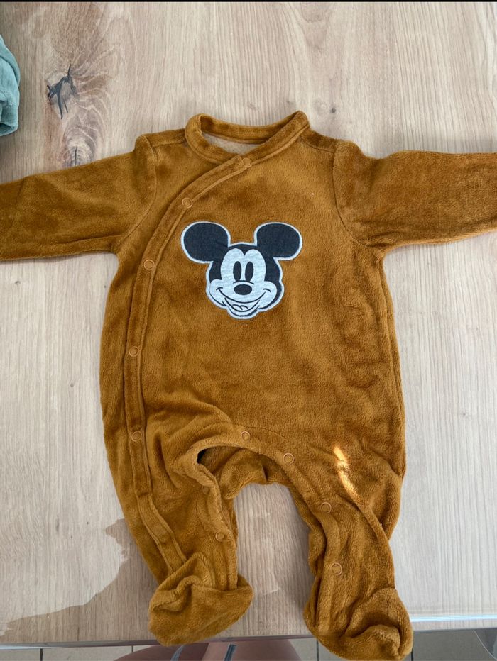 Pyjama 1 mois - photo numéro 2