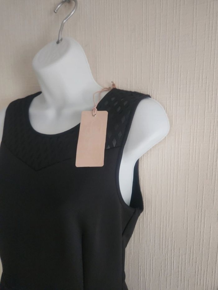 Robe noire Les Petites Bombes S neuve détail ajourés - photo numéro 2