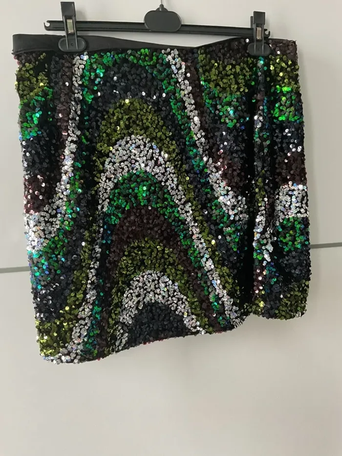 Jupe courte à sequins - photo numéro 5