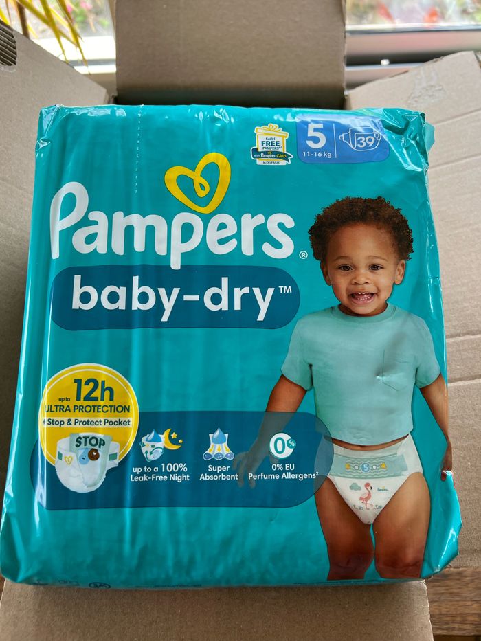 Couche taille 5 Pampers : 156 couches (4*39) - photo numéro 2