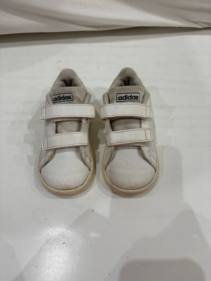Baskets adidas taille 22 - photo numéro 4