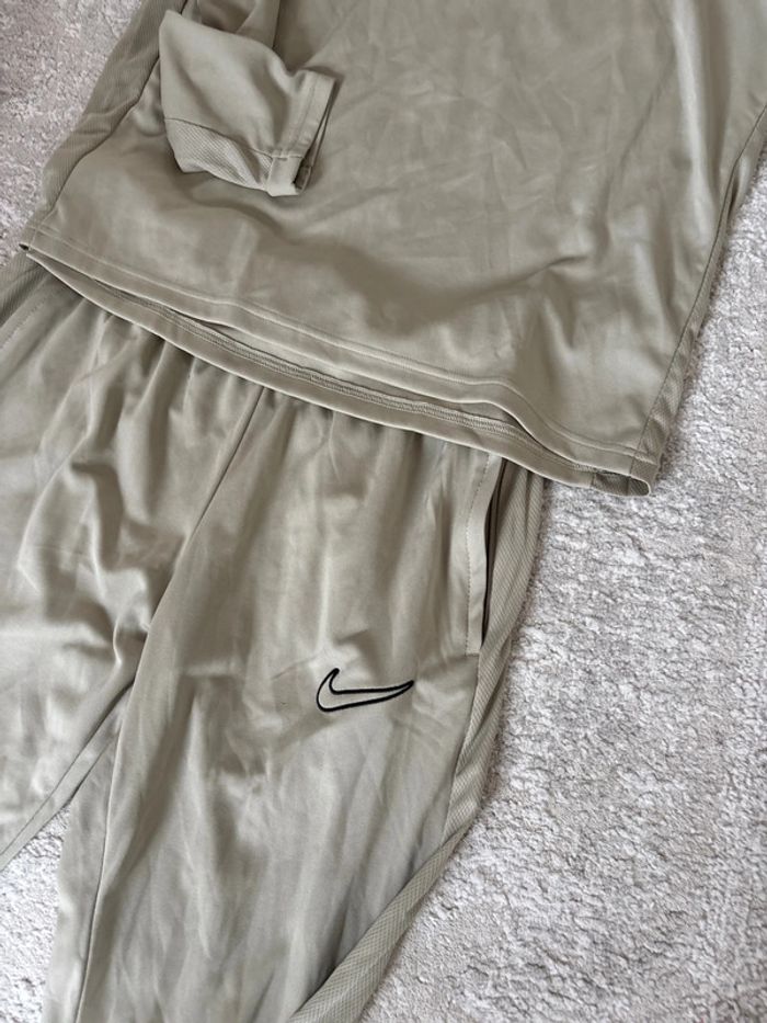 Ensemble Nike taille M - photo numéro 3