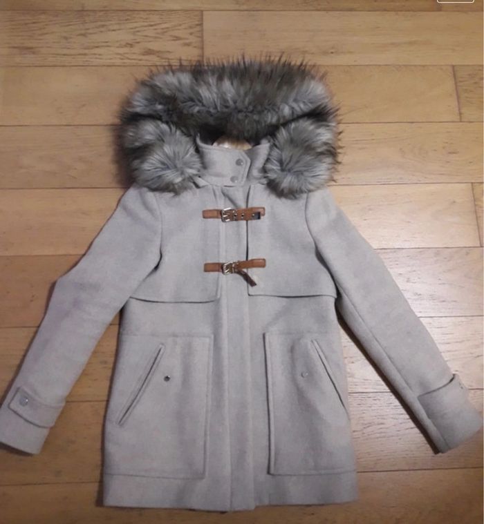 Bonito abrigo de Zara beis con capucha- Jolie manteau zara beige avec capuche en fausse fourrure