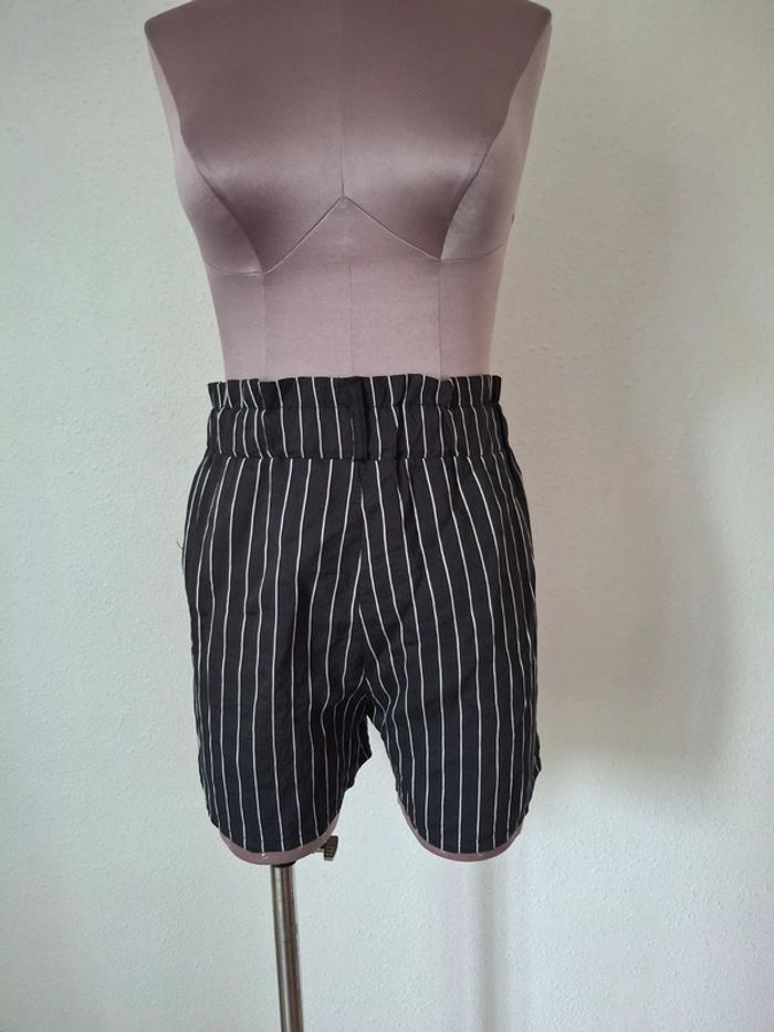 Short rayé M