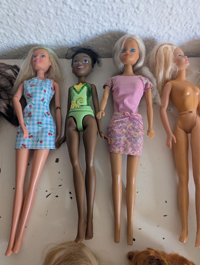 Lot Barbie poupées et accessoires - photo numéro 3