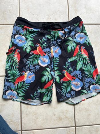 Joli short de bain ~ 40