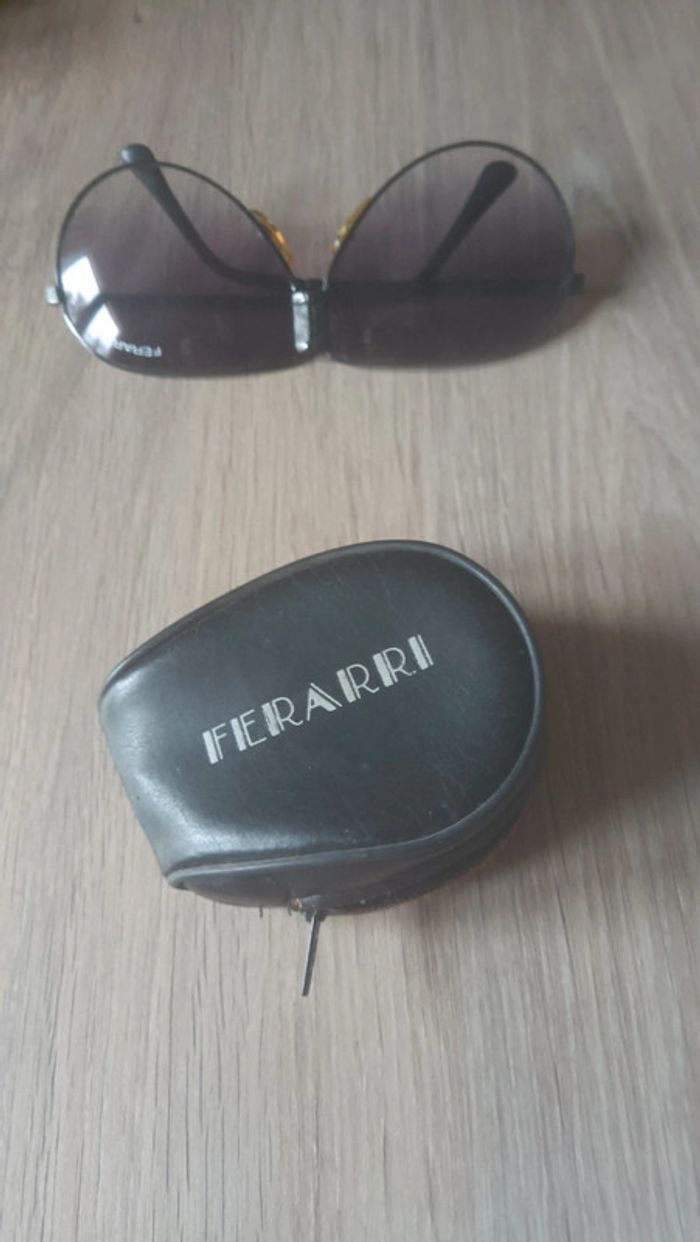 Paire de lunettes Ferrari