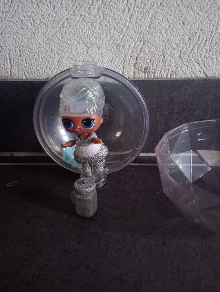 Poupée lol surprise