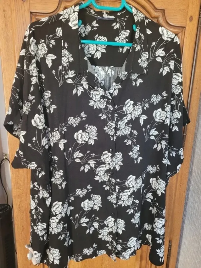 Chemisier noir taille 56/58