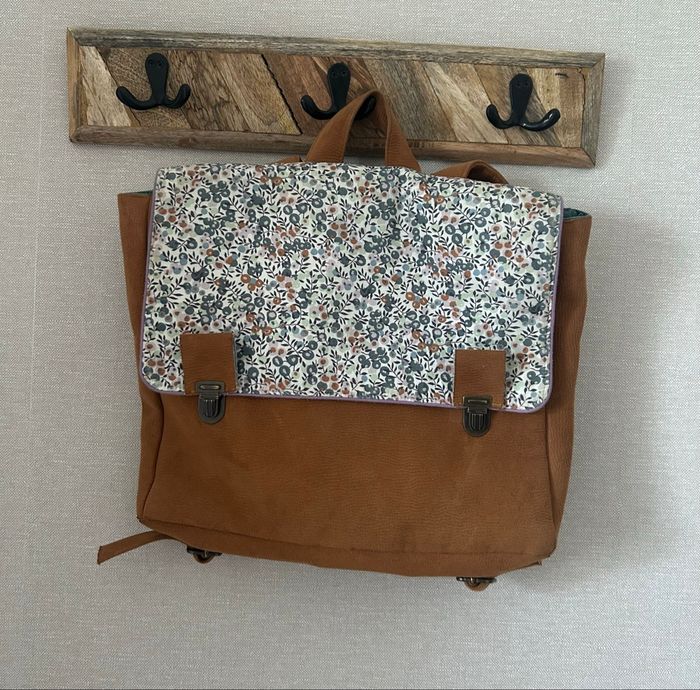Cartable en simili cuir camel et Liberty