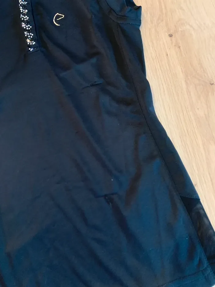 Polo  Sans  Manche  Equitheme  Noir, Taille  XXS,  Strass  sous  le  Col  Blanc, Très Bon État - photo numéro 4