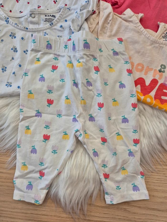 🌸 Lot 2 leggings et 4 t-shirts Kiabi 12 mois - photo numéro 4