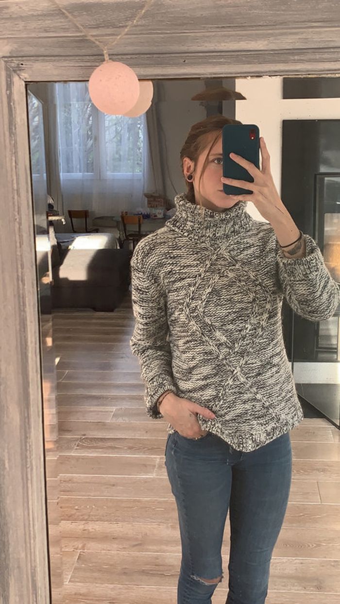 Col roulé noir et blanc