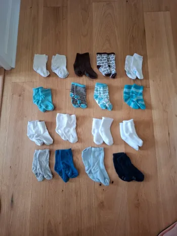 Lot 17 paires de chaussettes bébé - 15/18 - Très bon état