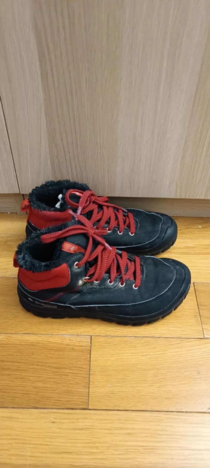 Chaussures montagne hiver Queshua noir et rouge taille 34 - photo numéro 2