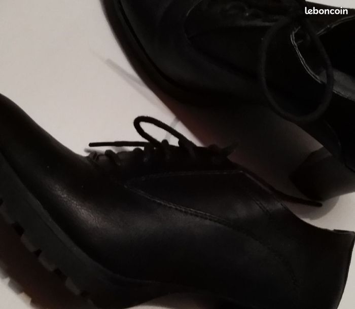 CHAUSSURES A LACETS - photo numéro 2