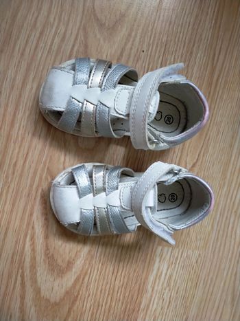 Jolie sandale cuir 20