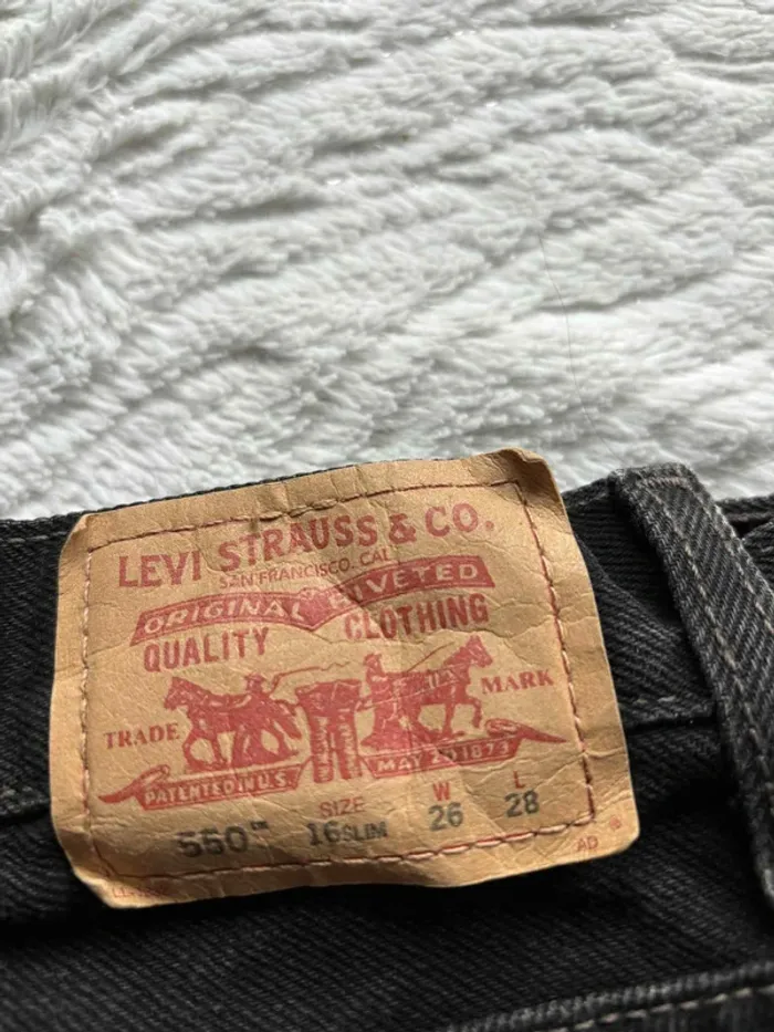 Jean Levi’s femme 550 Relaxed Fit W26 L28 S/36 Gris anthracite noir Mexico US rare y2k 2000s - photo numéro 2