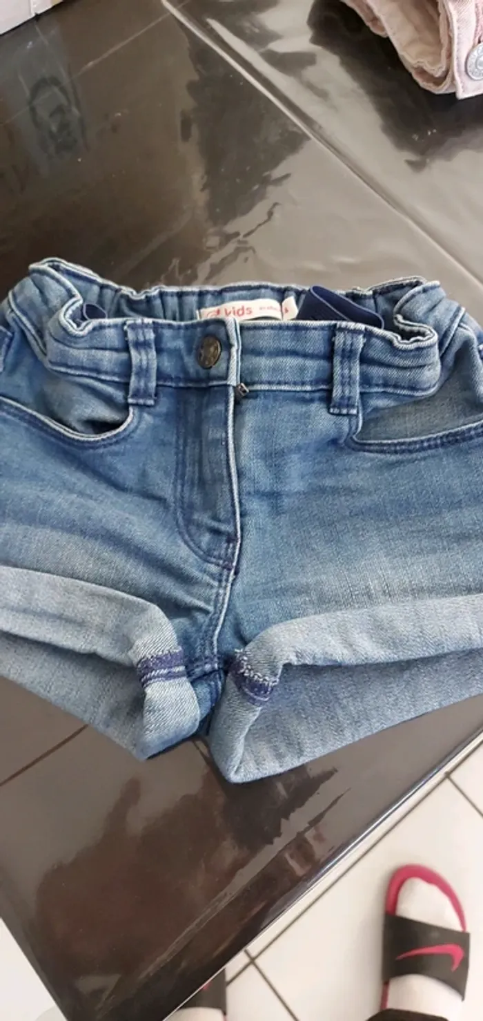 Short jeans taille ajustable