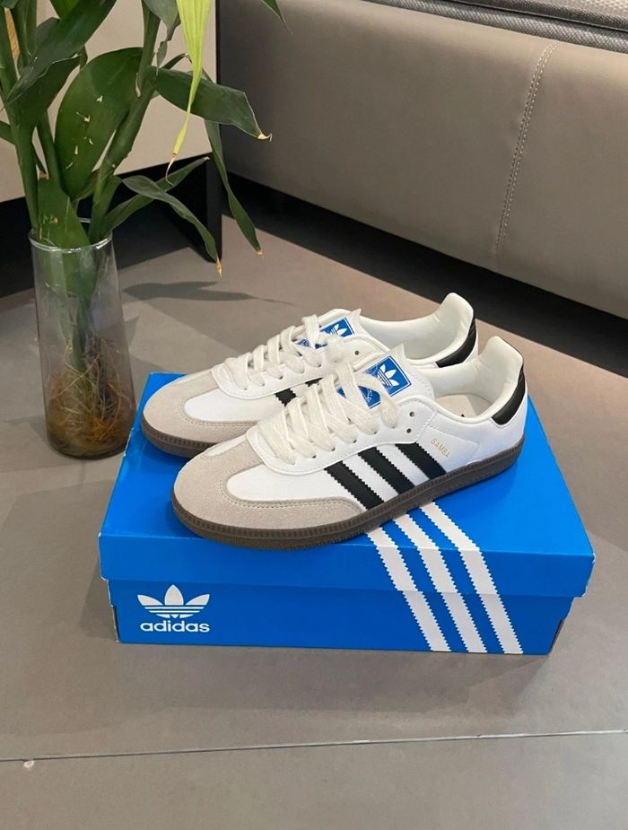 Nouveau Adidas Originais Samba Noir et Blanc - Taille 39