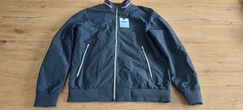 Veste.
