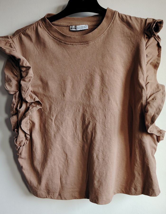 T-shirt Bershka marron à volants – Taille XS