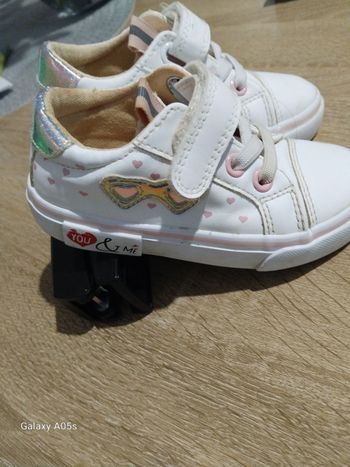 Chaussure de fille taille 24 tres peux utulise