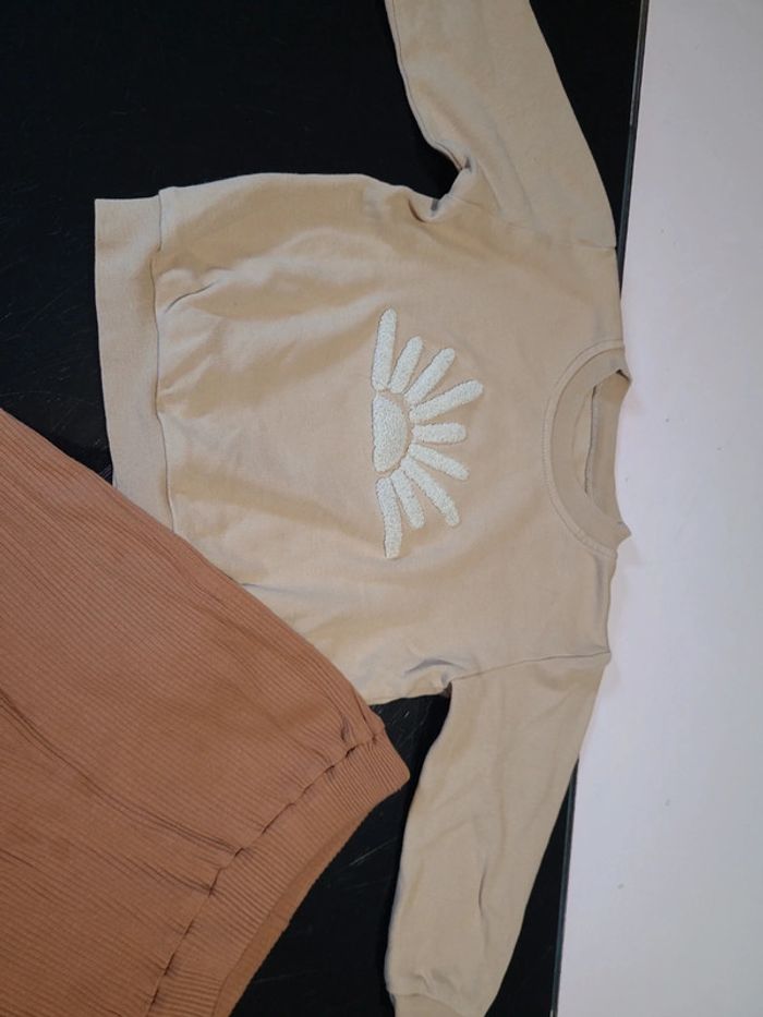 Pull beige et leggings - photo numéro 4